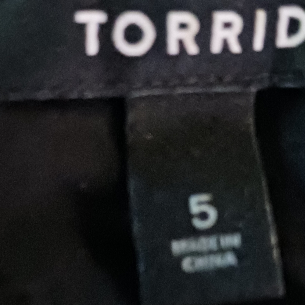 torrid Black Plus Size Ribbed Utility Jacket - Picture 4 of 6